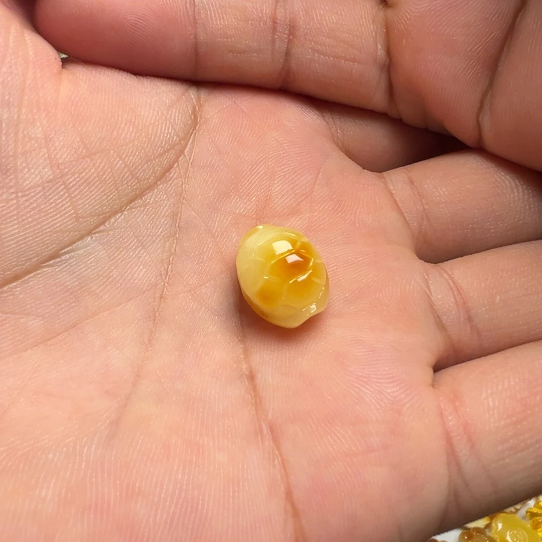 未镶嵌颈饰蜜蜡俏色富甲一方提溜吊坠