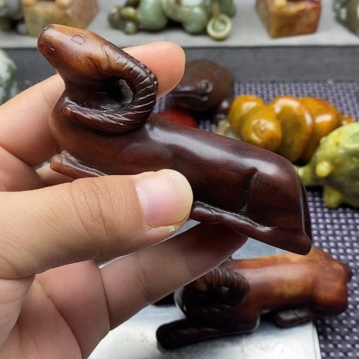 蛇纹石玉未镶嵌颈饰百****）