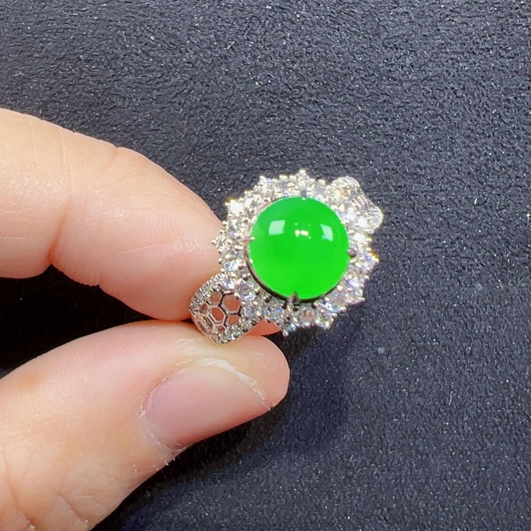 h***o翡翠18K金镶嵌戒指