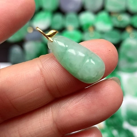 翡翠吊坠(不含链)18K金镶嵌