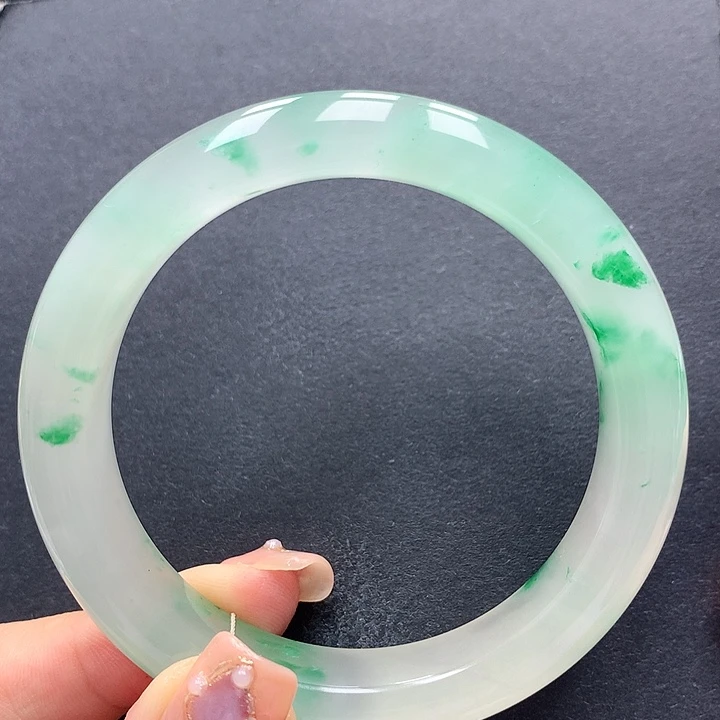 未镶嵌手镯石英质玉