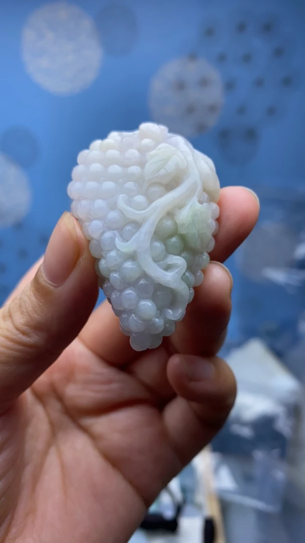 天然翡翠立体葡萄吊坠