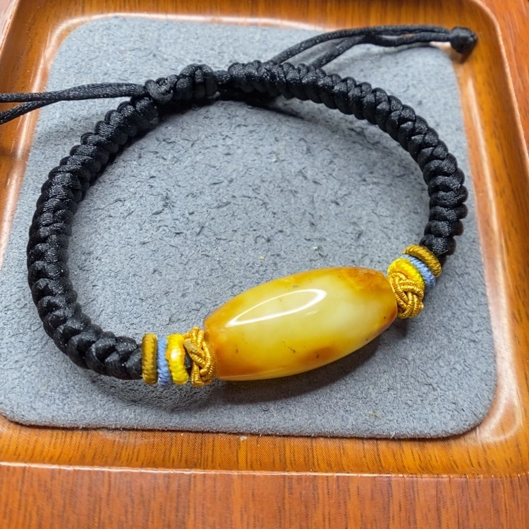 用***4蜜蜡未镶嵌颈饰郎