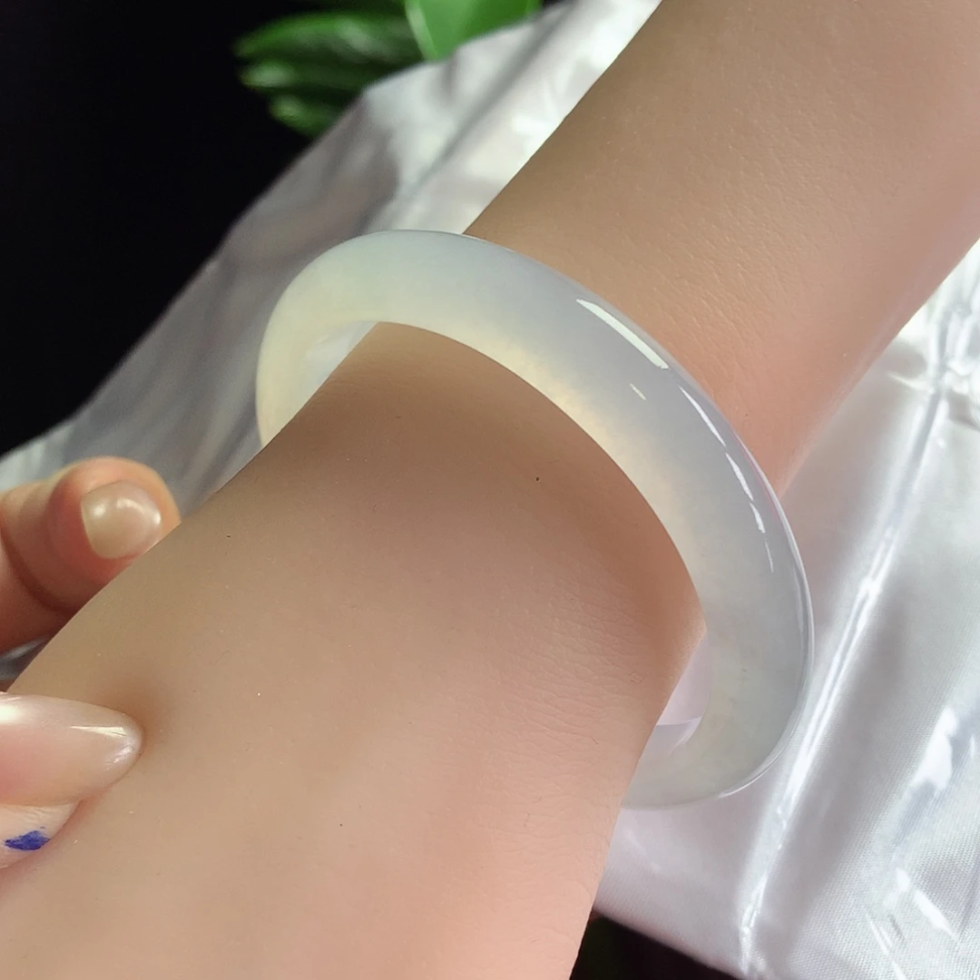 翡翠未镶嵌手镯天然Ａ货翡翠55冰天空蓝治愈系