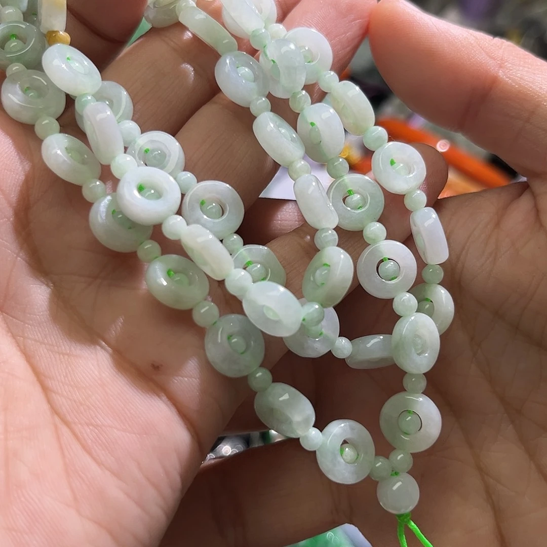 翡翠未镶嵌颈饰待编织