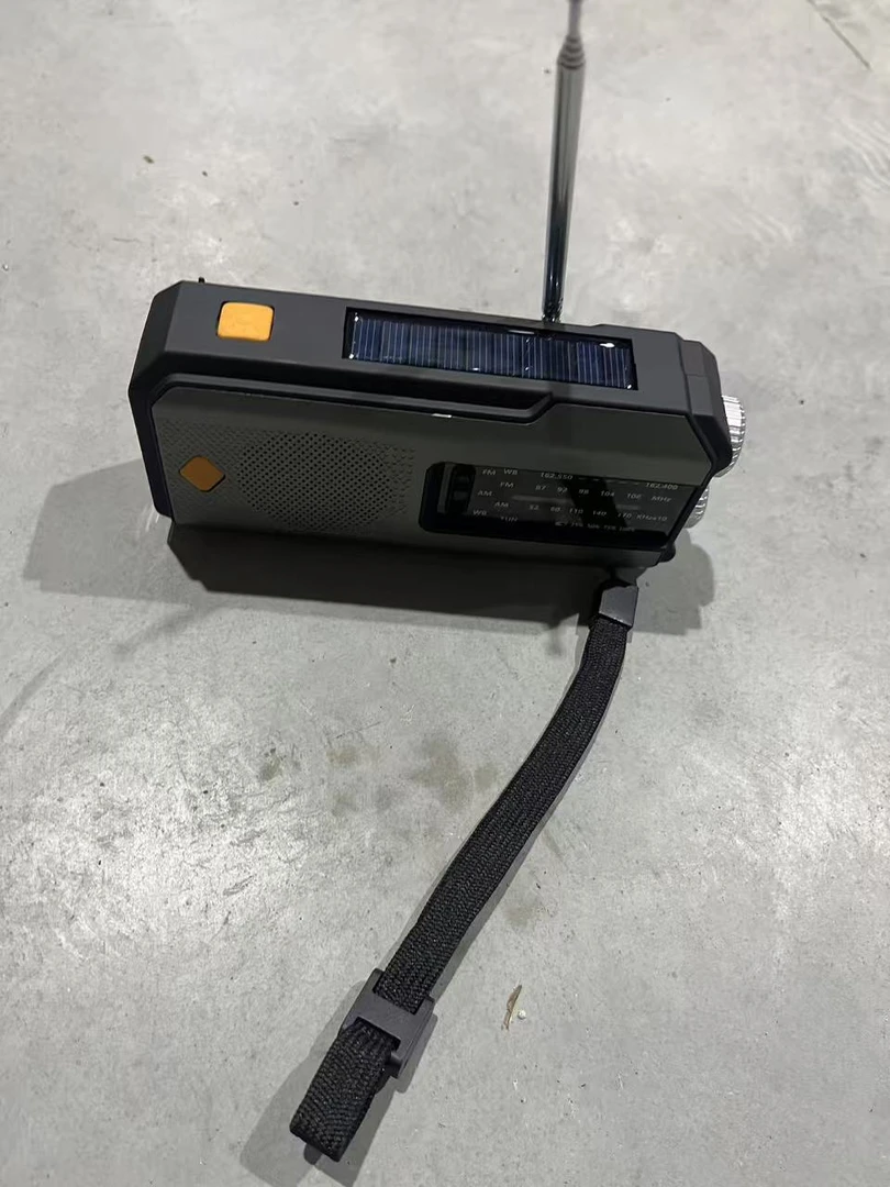 户外多功能手摇发电收音机手电筒强光太阳能