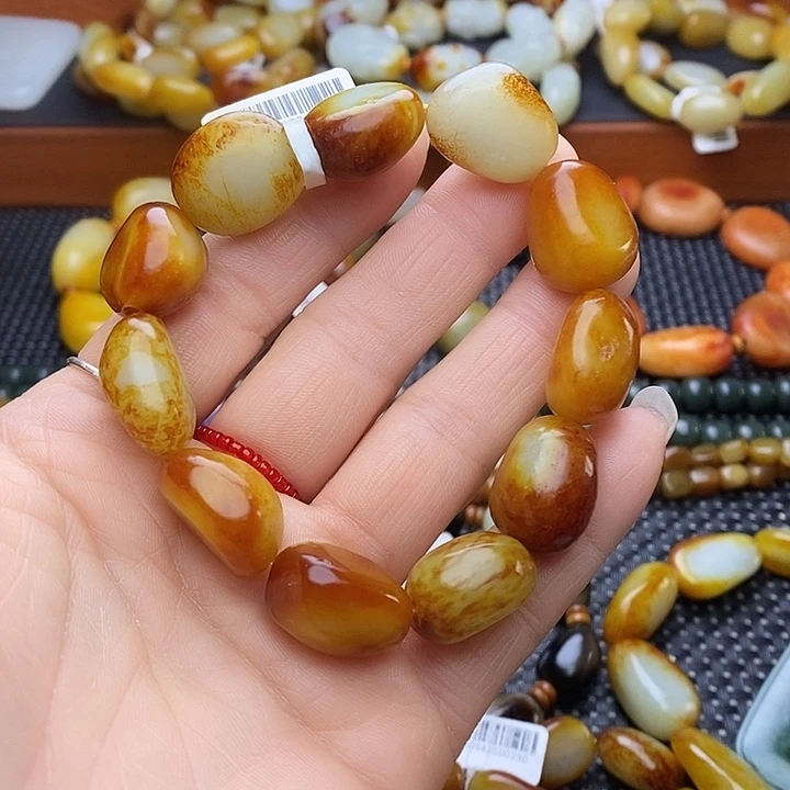 曾***月和田玉未镶嵌手链