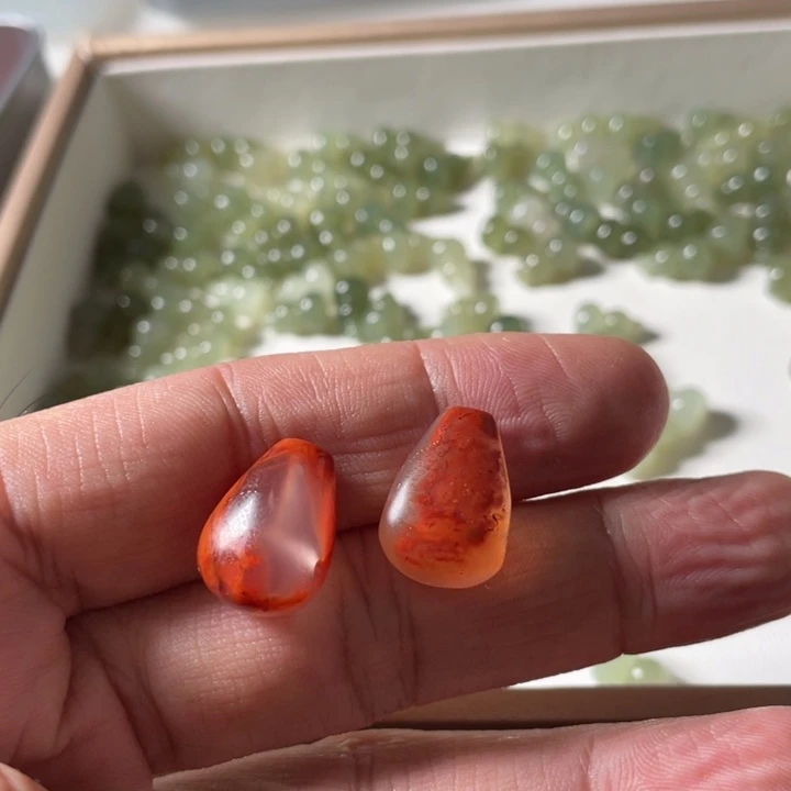 颈饰未镶嵌南红玛瑙