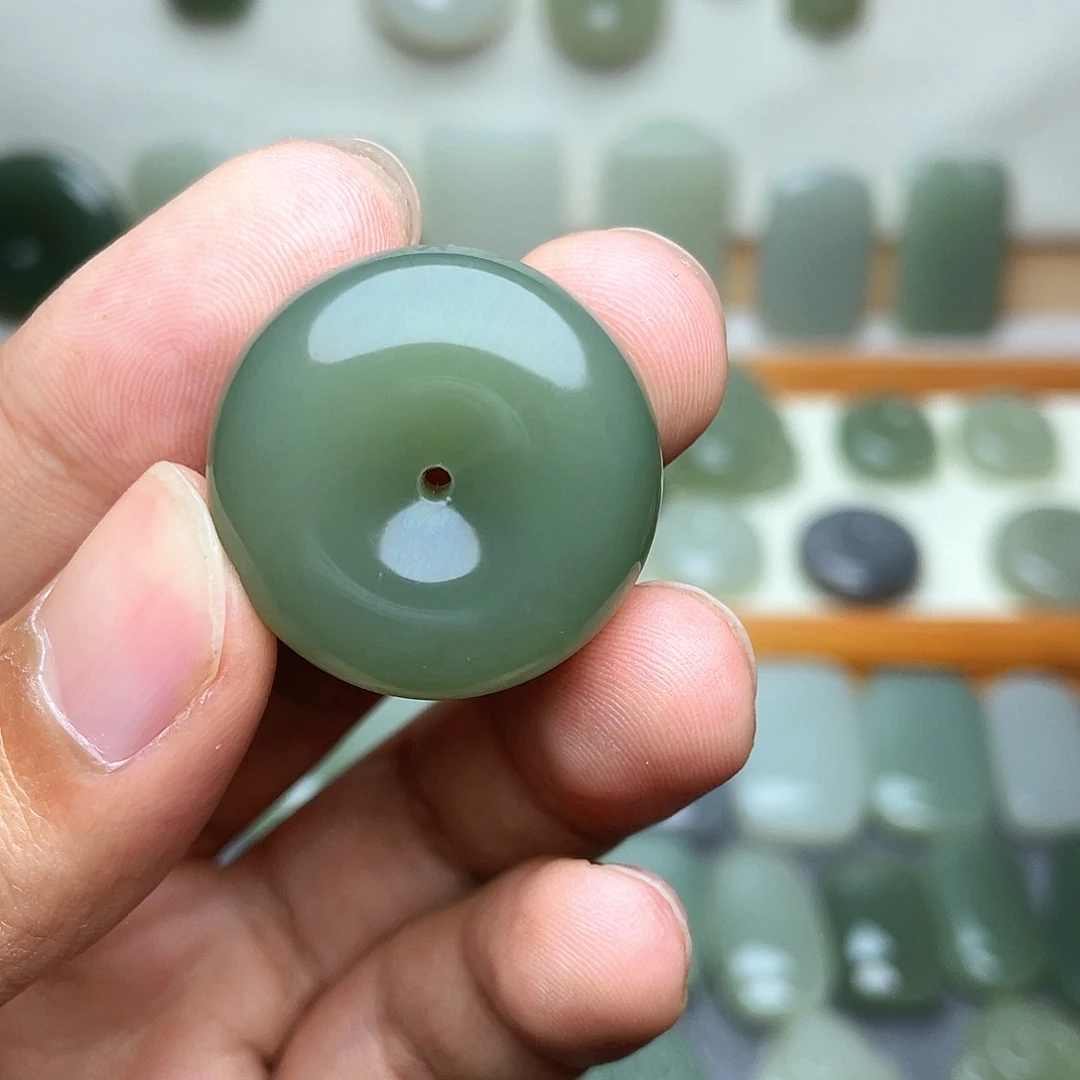 和田玉未镶嵌吊坠(不含链)