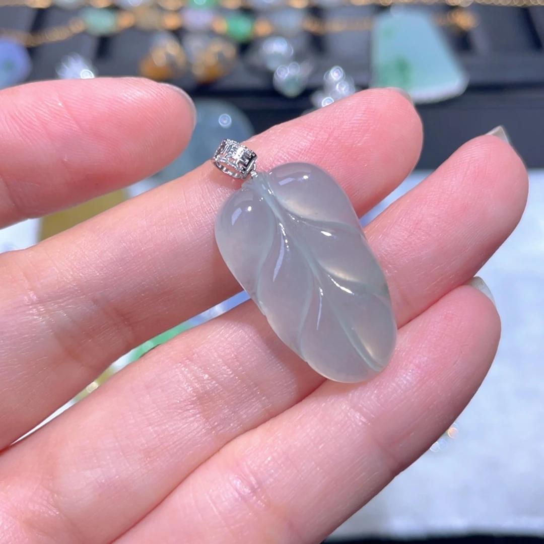 翡翠18K金镶嵌颈饰翡翠
