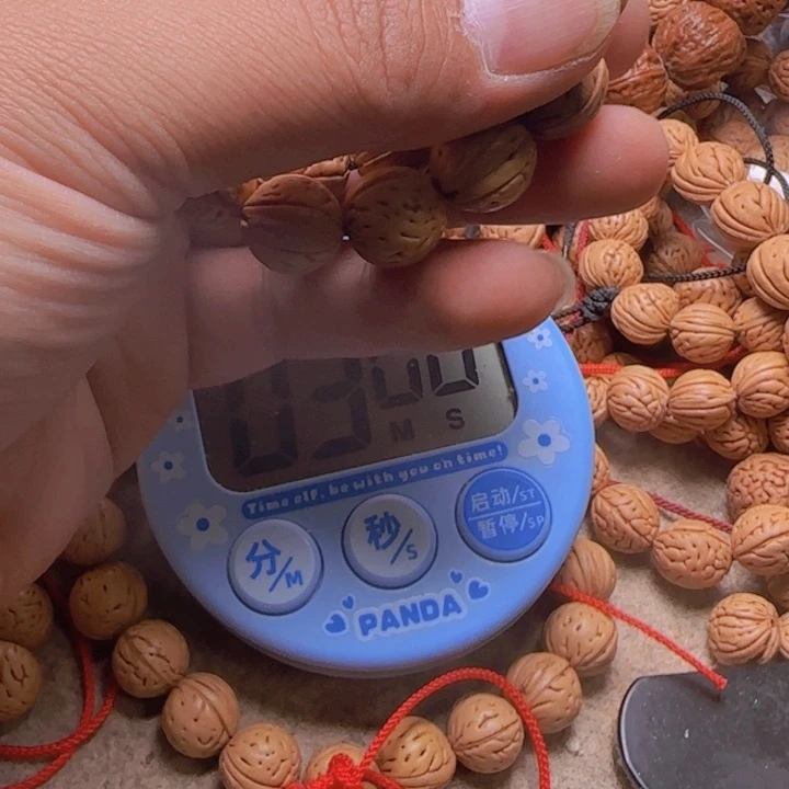 五****@拍201野生桃核金豆手持一条