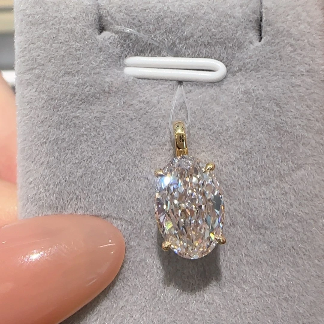 实验室培育钻石18K金镶嵌2卡椭圆吊坠