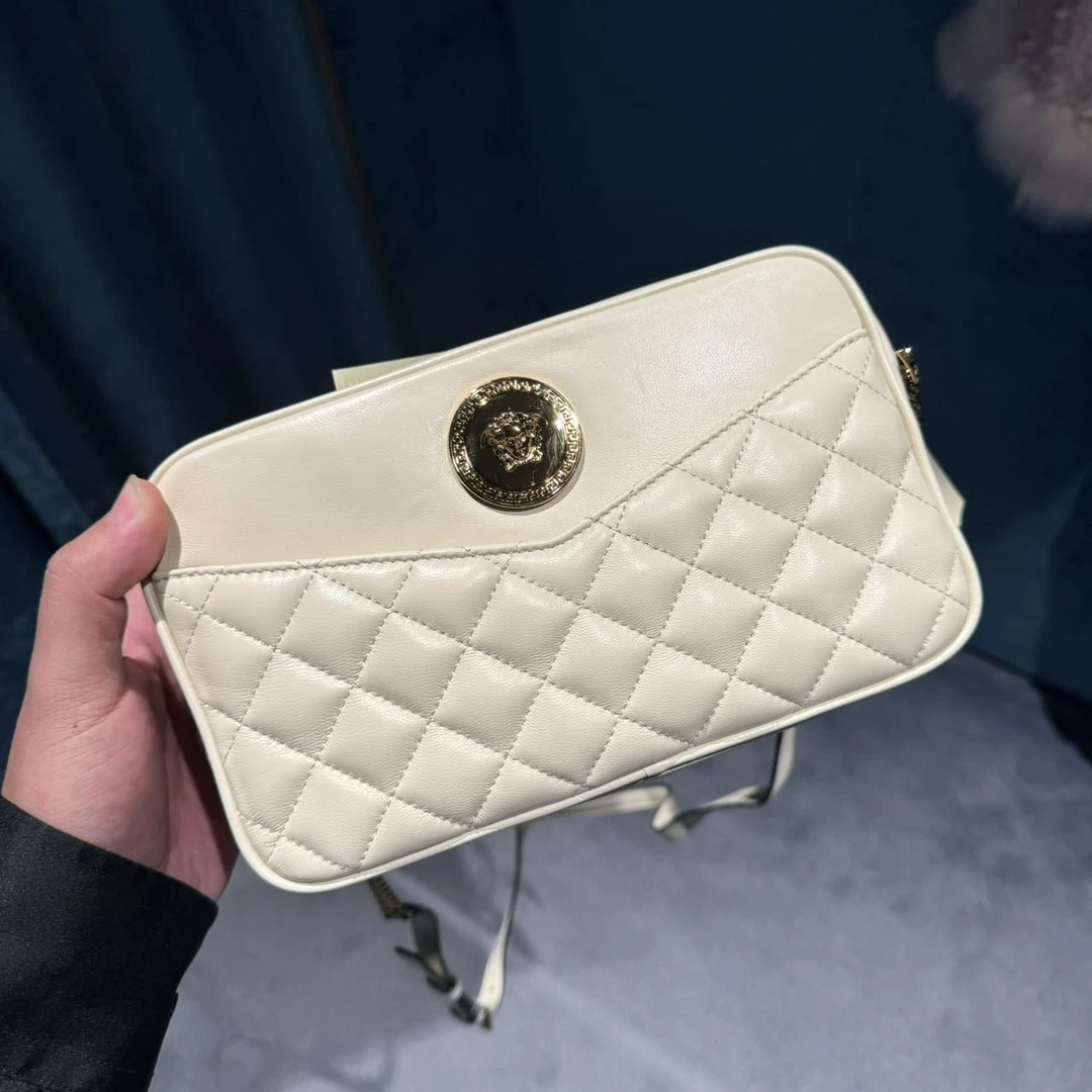 99新 VERSACE/范思哲 主线白金绗缝皮革MEDUSA相机包107