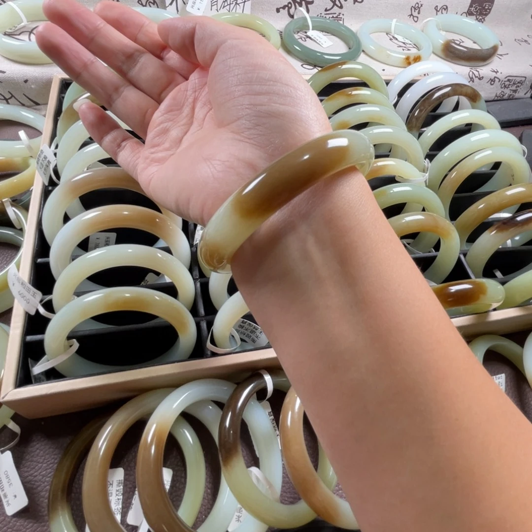 和田玉未镶嵌手镯