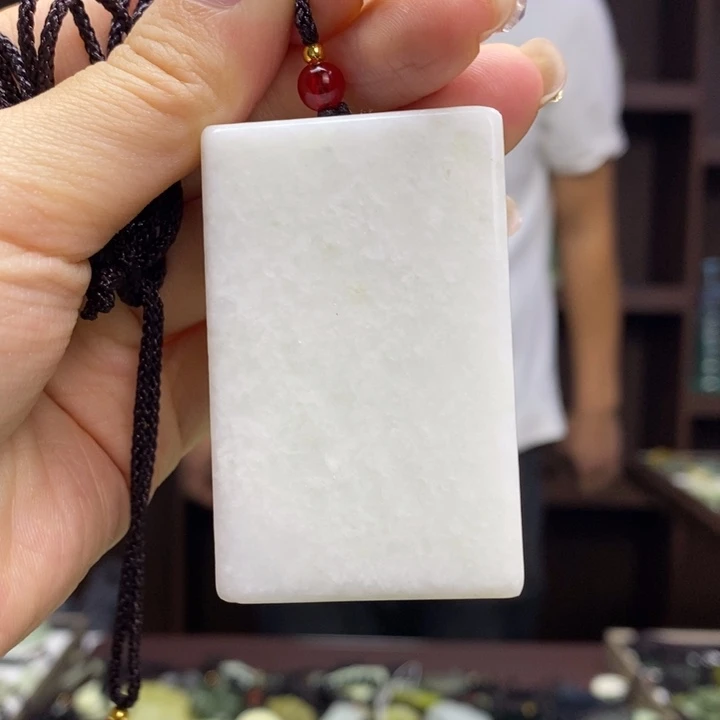 用***2蛇纹石玉未镶嵌颈饰