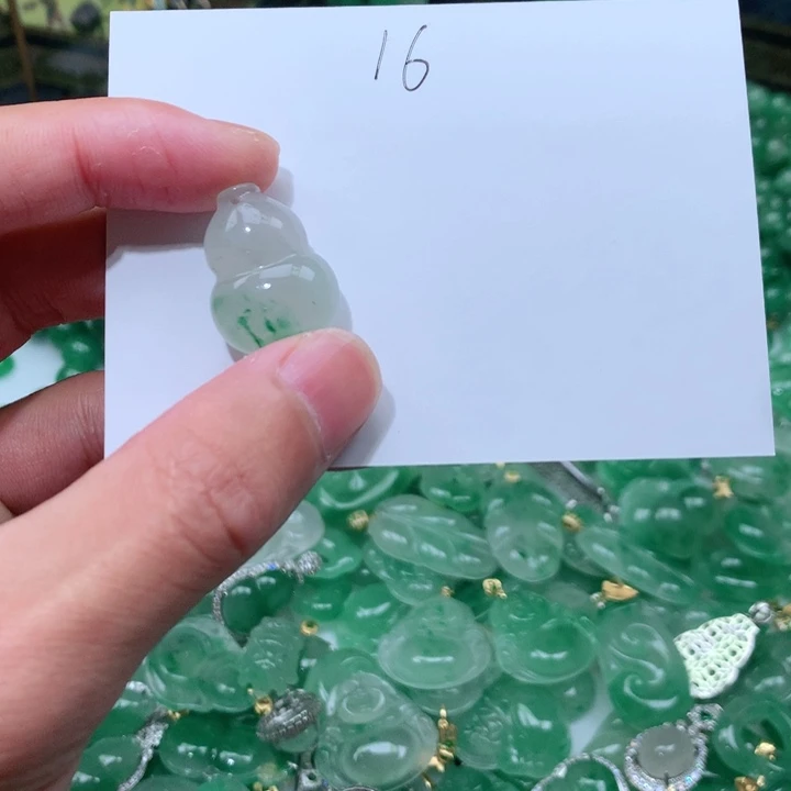 石英质玉颈饰未镶嵌