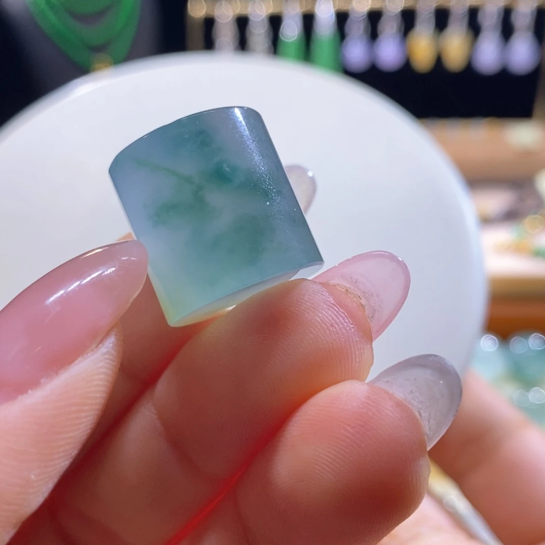 翡翠未镶嵌吊坠(不含链)翡翠蓝底飘花大桶珠