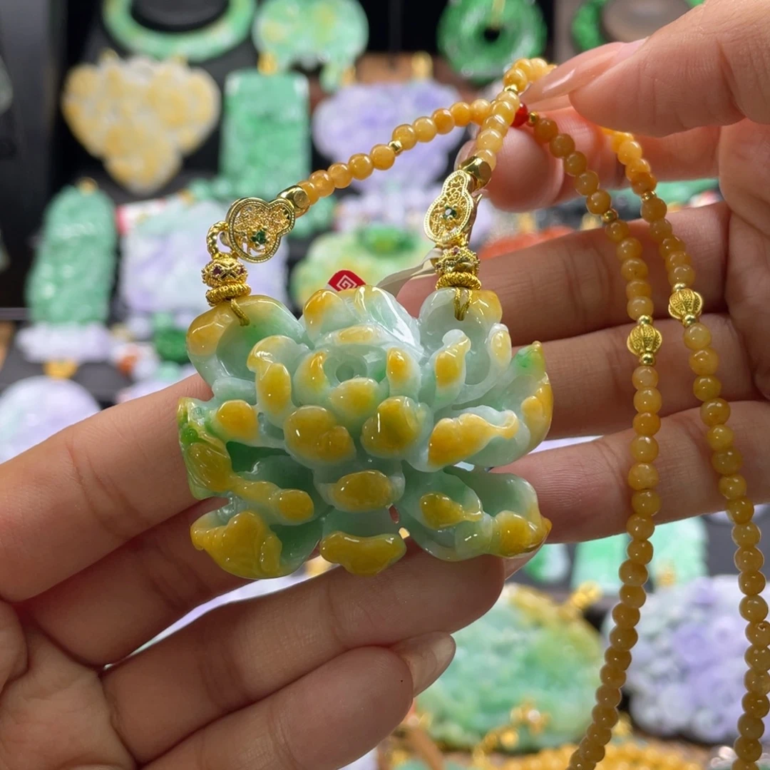 翡翠未镶嵌颈饰待编织