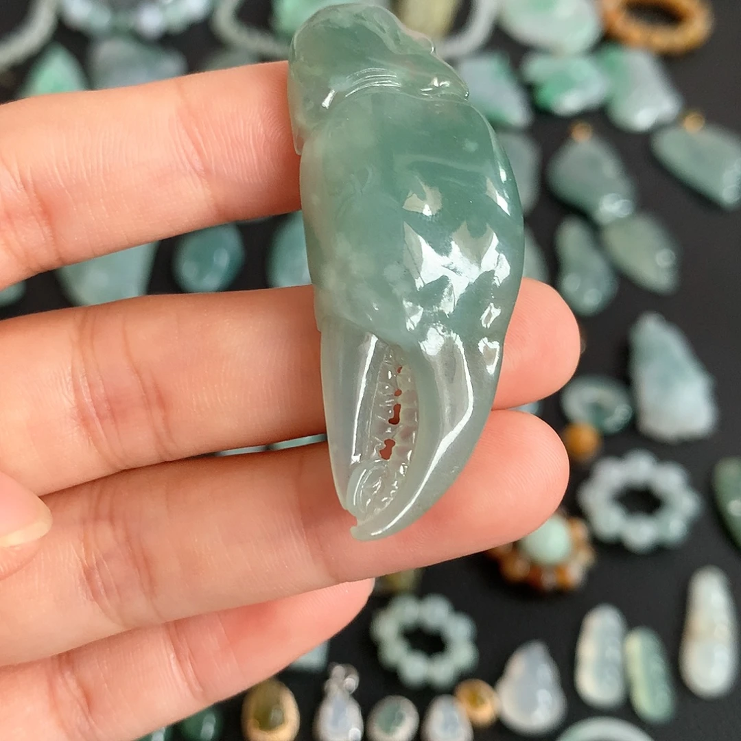 翡翠未镶嵌颈饰蟹钳