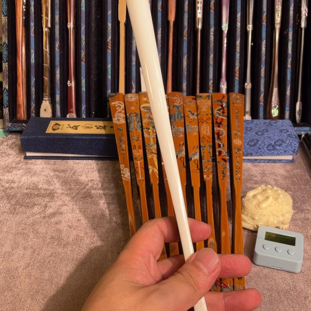 一***人扇子手工制作工艺精湛