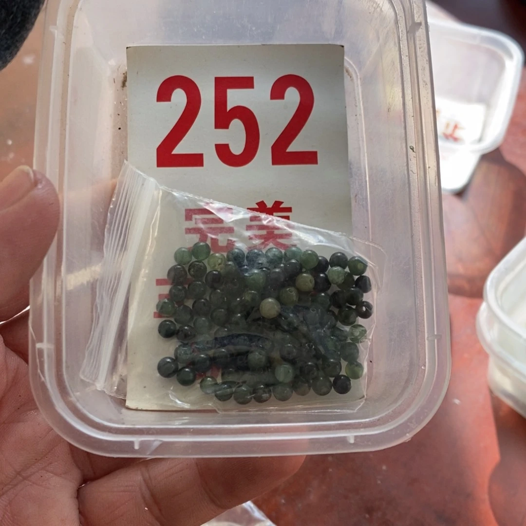 蛇纹石玉未镶嵌挂坠