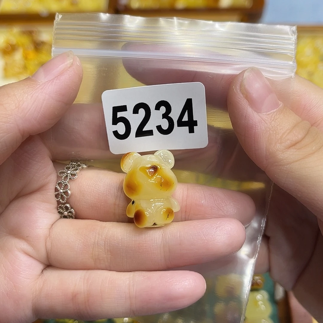 琥珀未镶嵌颈饰蜜蜡