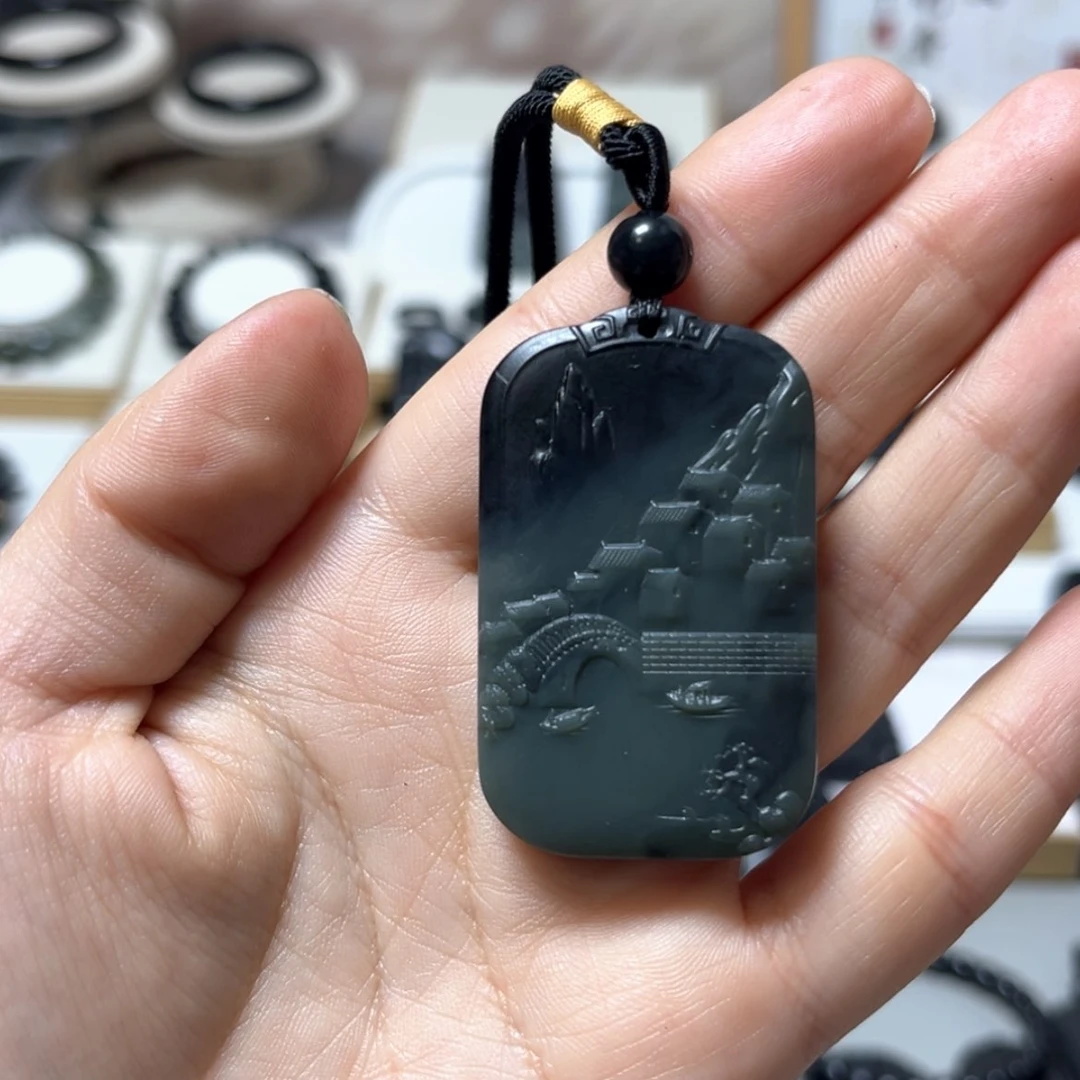 【闪购商品】和田玉（墨玉）特色山水未镶嵌天***？