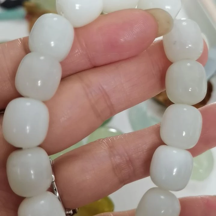 蛇纹石玉未镶嵌吊坠