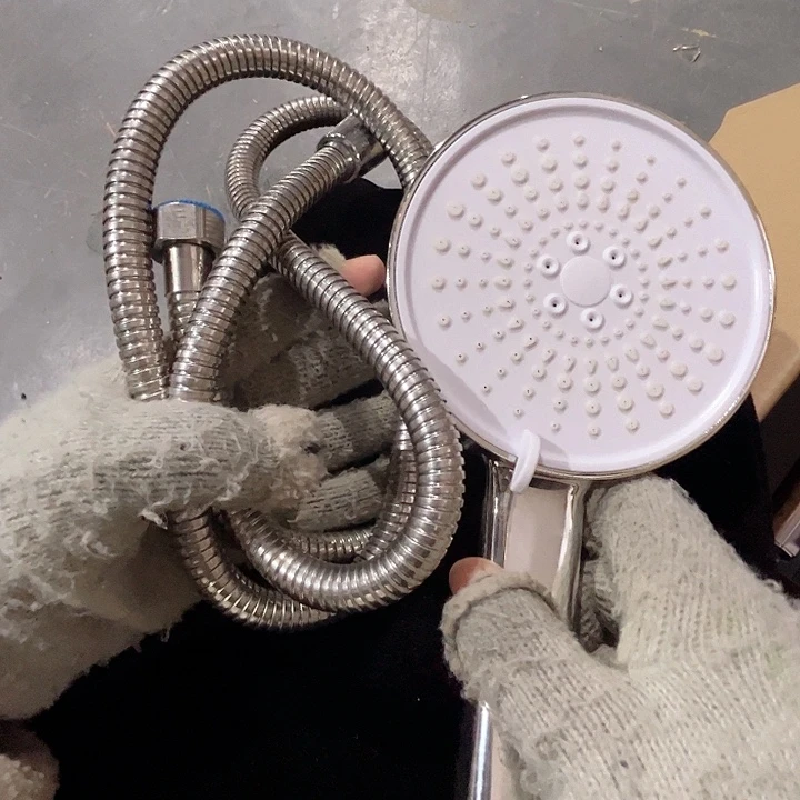 五档增压花洒带管。