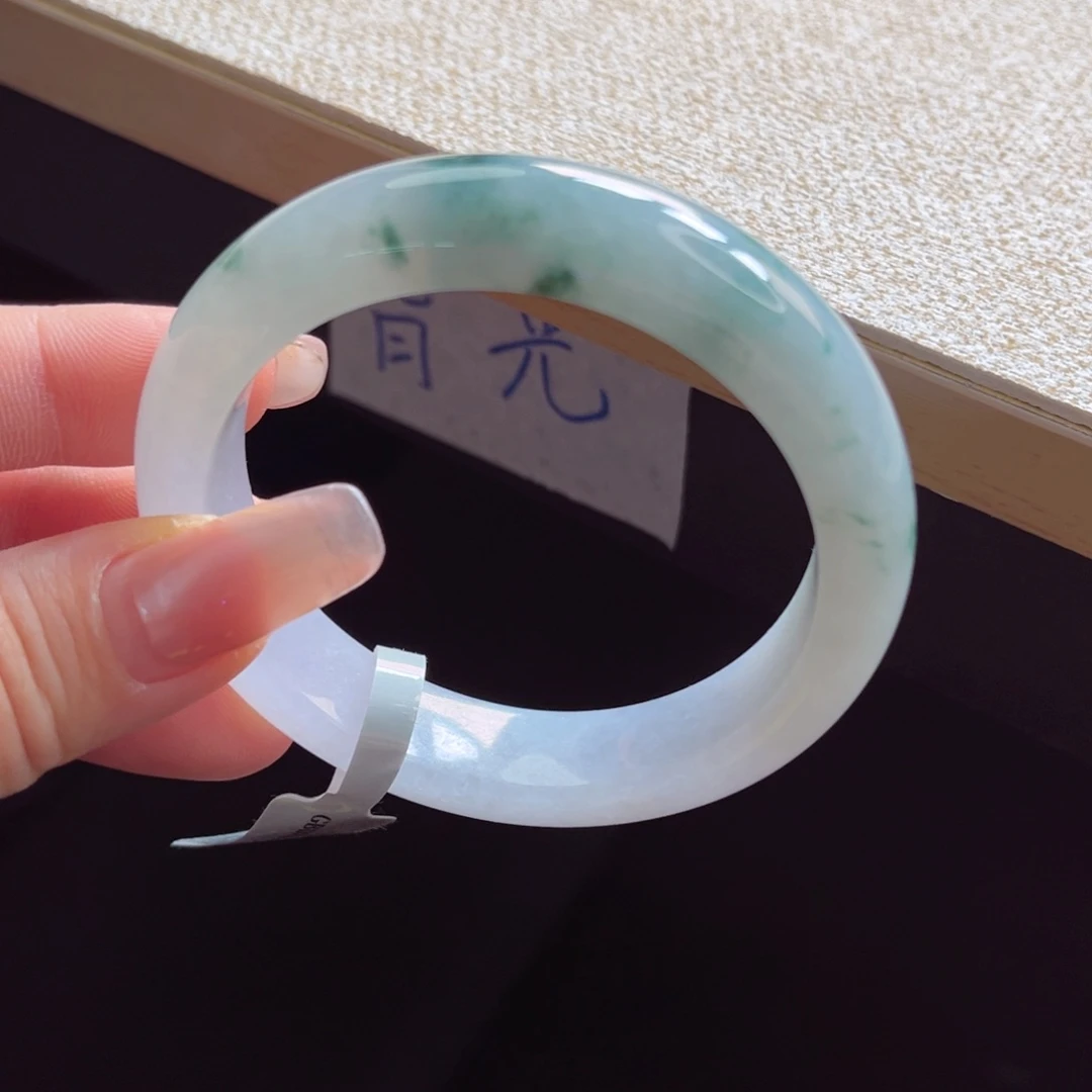 翡翠手镯未镶嵌手镯