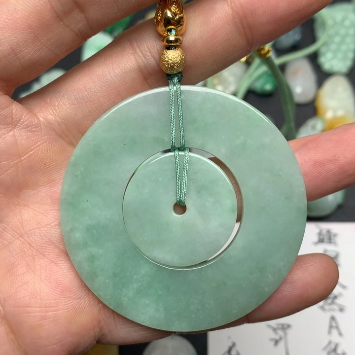 翡翠未镶嵌颈饰天然A货翡翠