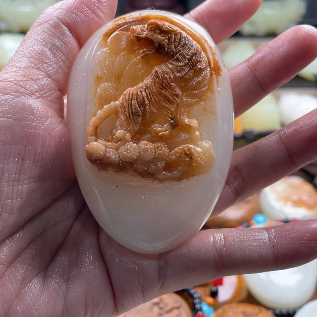 富***经石材古青石手把件