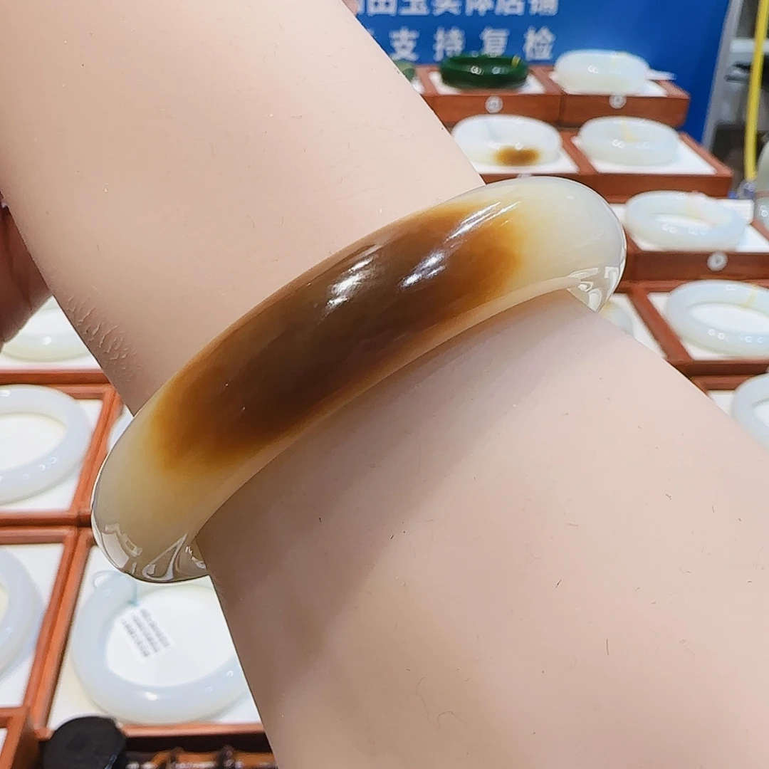 和田玉未镶嵌手镯