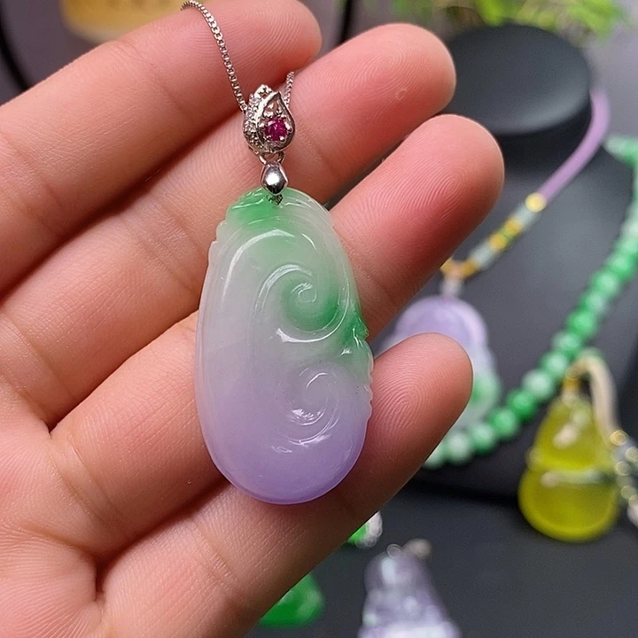 翡翠未镶嵌吊坠(赠链)