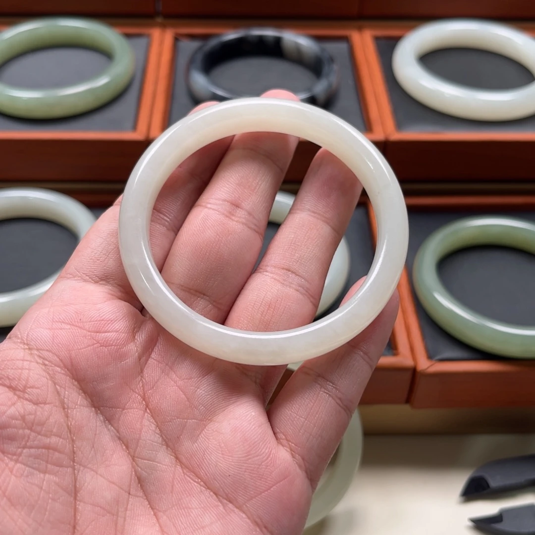 和田玉未镶嵌手镯