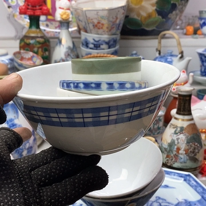 瓷片“***的你说了什么你又不会懂呢吧呵呵