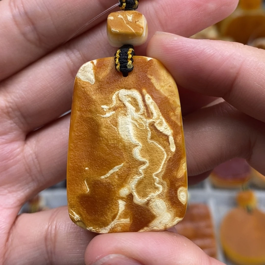 蜜蜡未镶嵌珠宝奇石