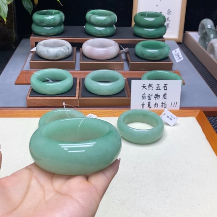 Z***Y石英质玉未镶嵌手镯