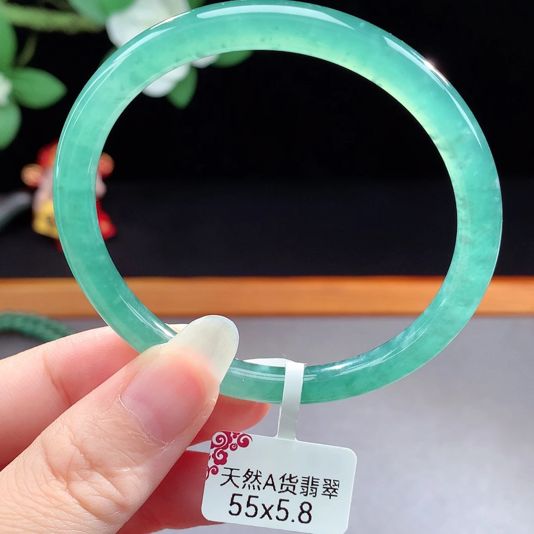 未镶嵌手镯（圆镯）翡翠