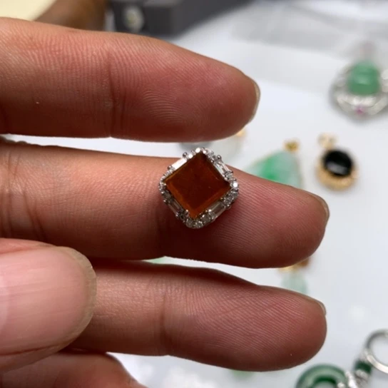 翡翠颈饰未镶嵌翡翠