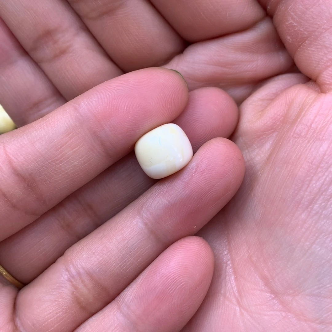 琥珀裸石未镶嵌斌*蜜蜡