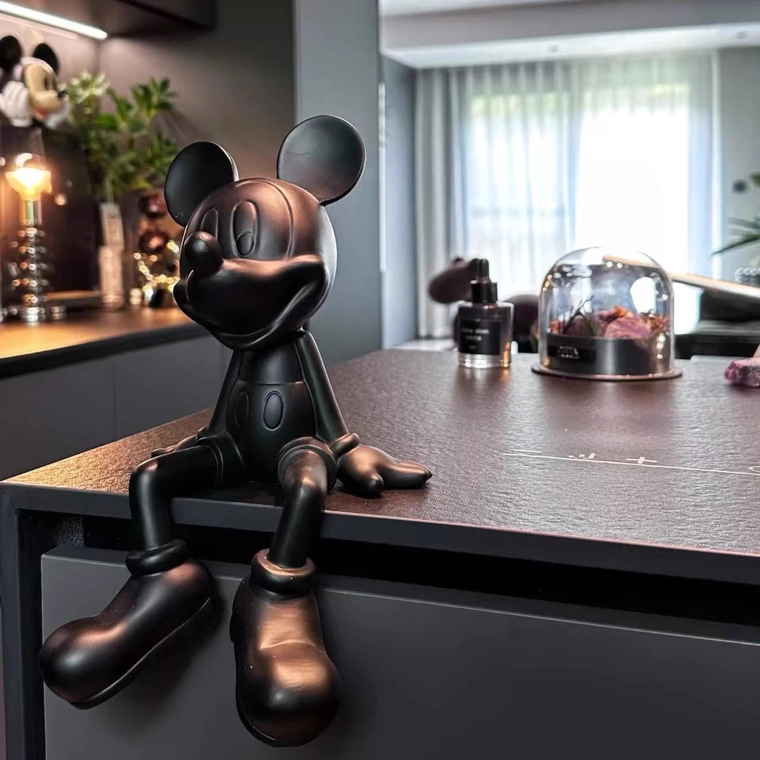 简约黑白纯色风衣米奇坐姿摆件客厅酒柜电视柜玄关卡通创意家居装