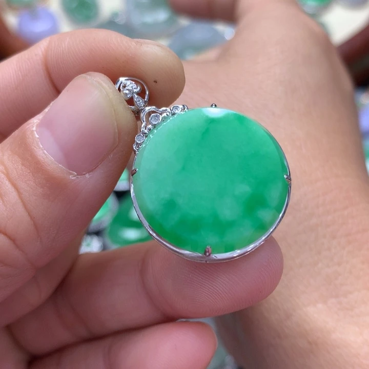 翡翠吊坠(不含链)18K金镶嵌