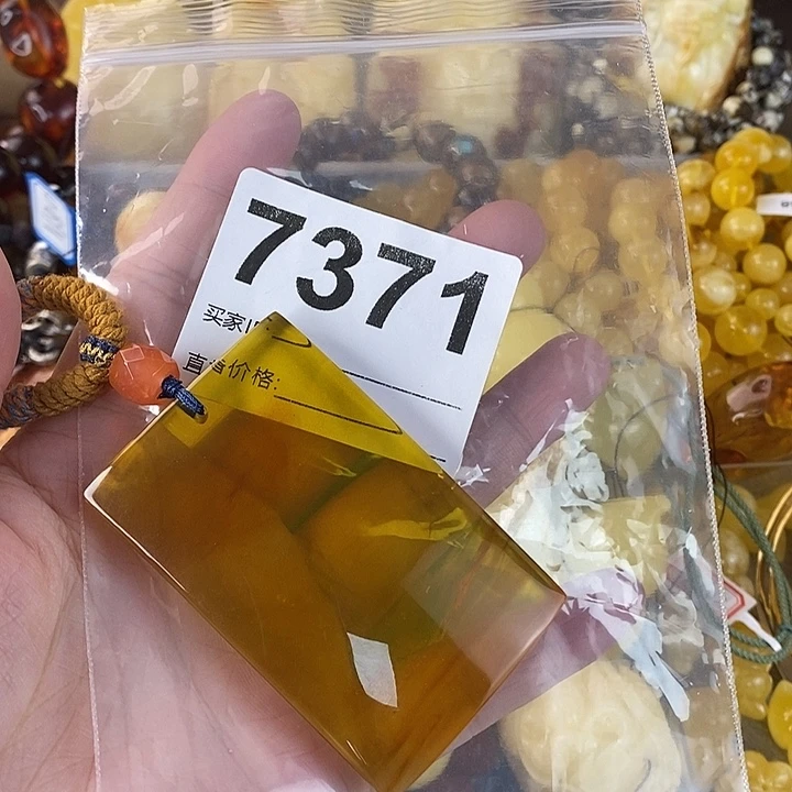 蜜蜡未镶嵌珠宝奇石