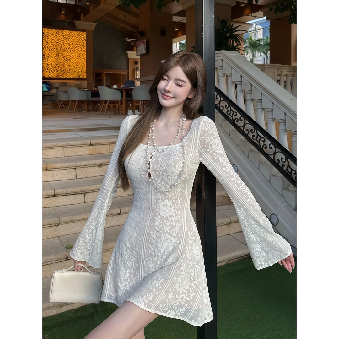 甜美温柔重工蕾丝提花喇叭袖连衣裙女秋季新款收腰显瘦气质短裙子