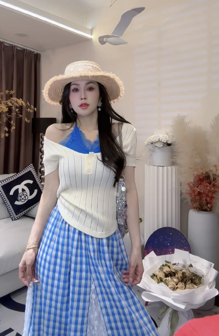 L.X~夏季新款气质辣妹纯欲风拼接蕾丝挂脖假两件短款针织衫6579