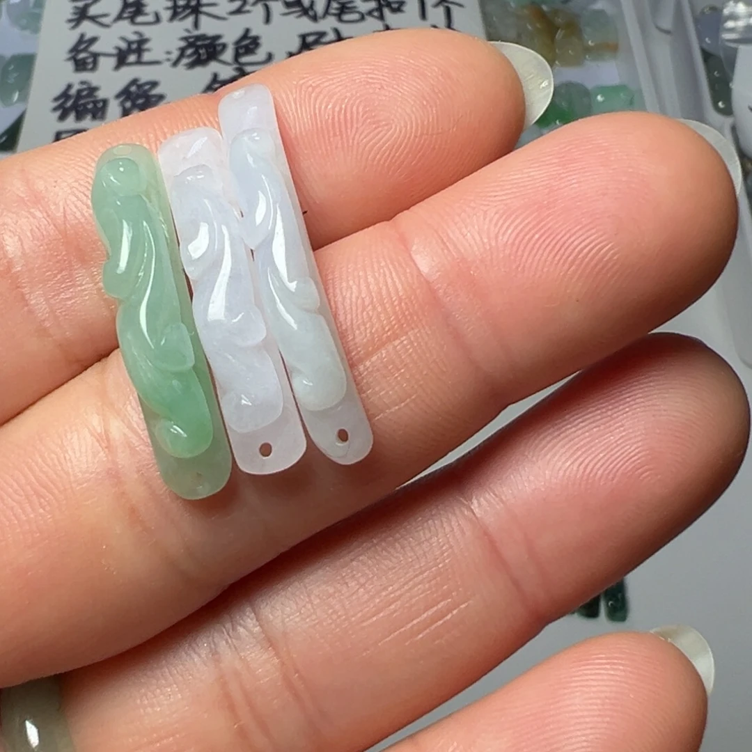 翡翠未镶嵌颈饰两头孔如意小手牌三个88块