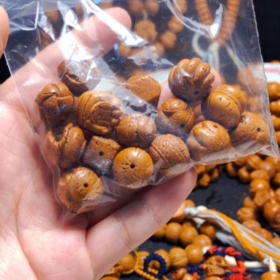 南***y手串桃核多宝手机链