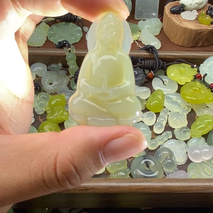 蛇纹石玉未镶嵌颈饰