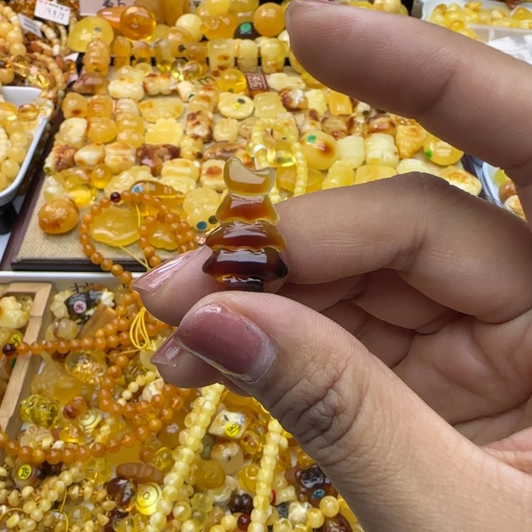 琥珀未镶嵌裸石1.02g